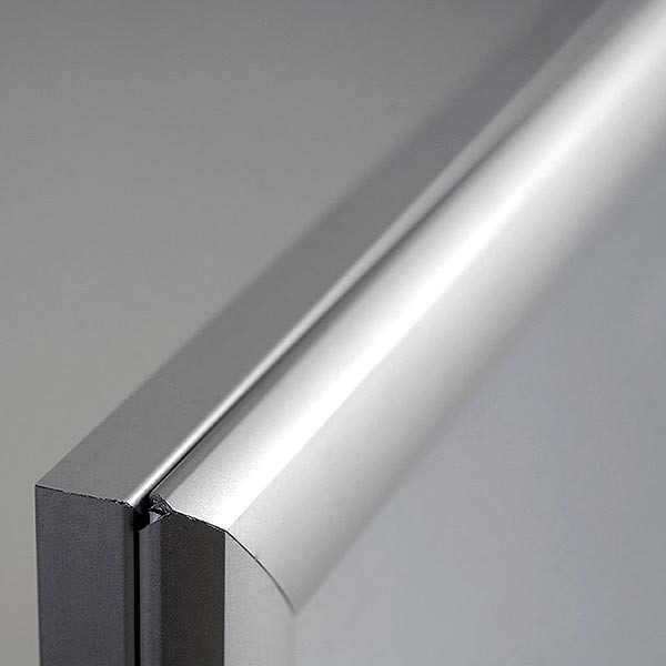 LED-Leuchtrahmen-Premium-einseitig-25mm-DIN-A2-Postermaß-einseitig- Detailansicht Rahmenecke